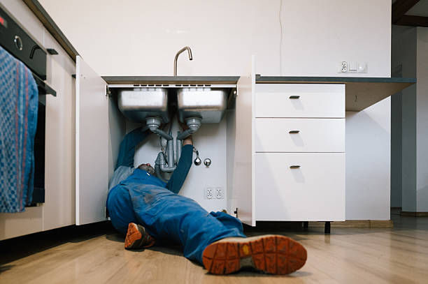 Professional Emergency Plumber technician working in Leasburg, NC
